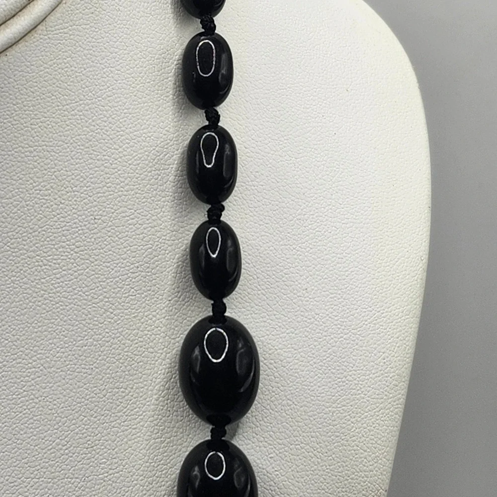 Trifari Vintage Black Oval Bead Knotted Necklace Gold Tone Spring Ring Clasp - Picture 5 of 8